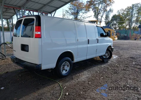 2018 Chevrolet Express 2500 Work Van z USA, uszkodzony, nr VIN 1GCWGAFP3J1272053